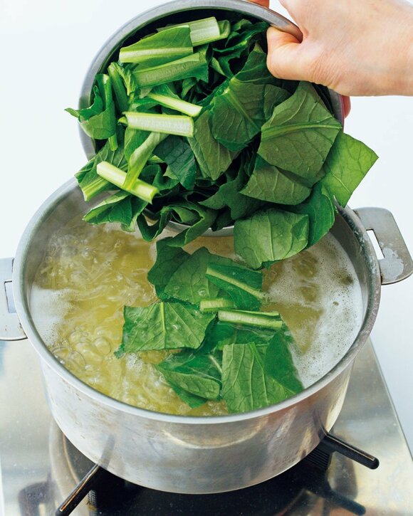 お鍋にコマツナ