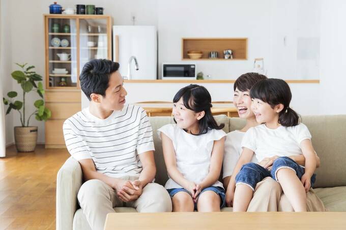 リビングで家族団らん