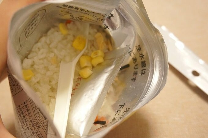 尾西のチキンライス袋の中身