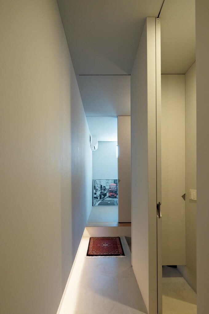 バスルーム側から見た1階廊下