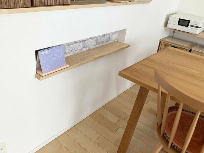 キッチンカウンター下の横長ニッチ