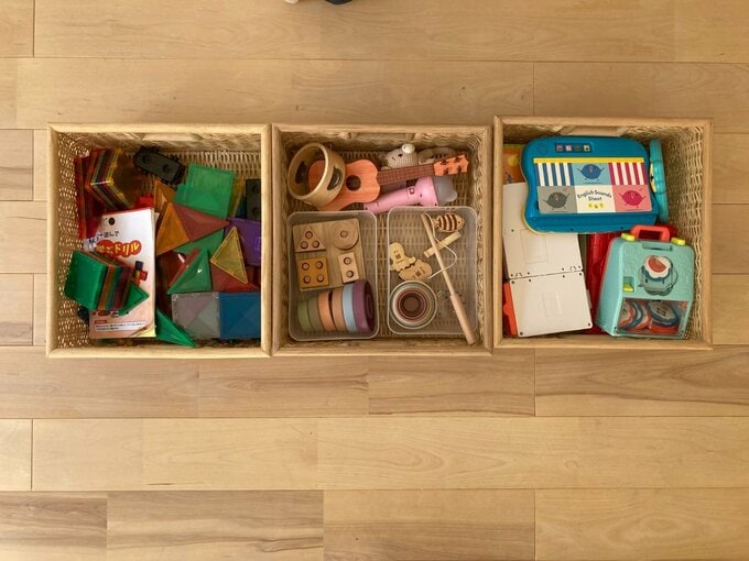 無印良品のカゴにオモチャをざっくり収納