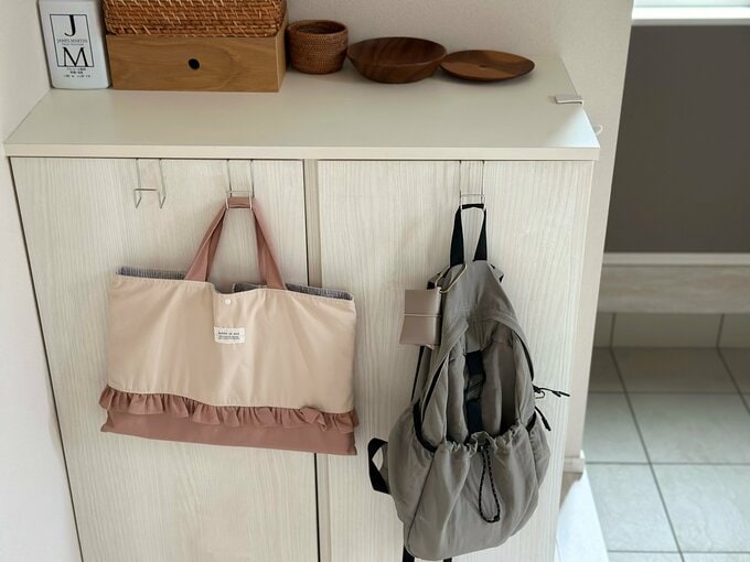 つうさん玄関のバッグ収納