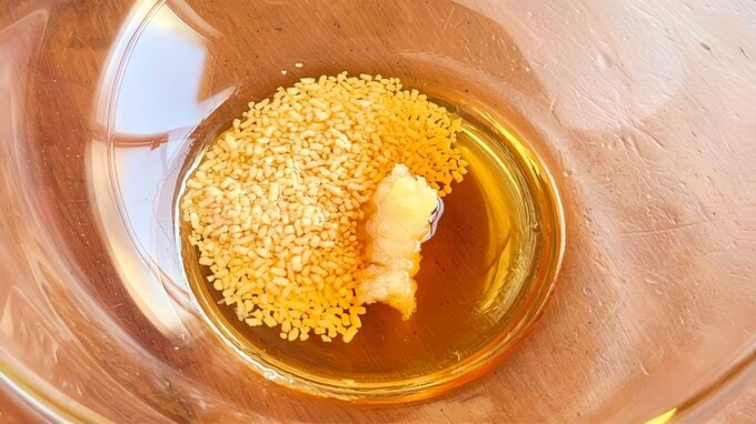 Aの調味料を混ぜる様子