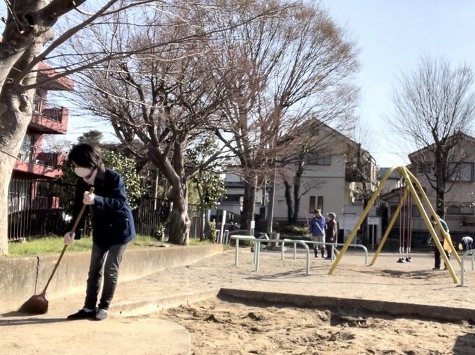 公園をお掃除