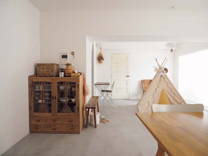 アンティーク食器棚が似合うLDK