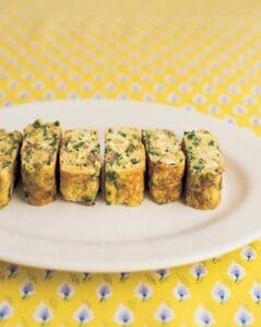 <とれたて野菜で>肉ニラ卵焼き