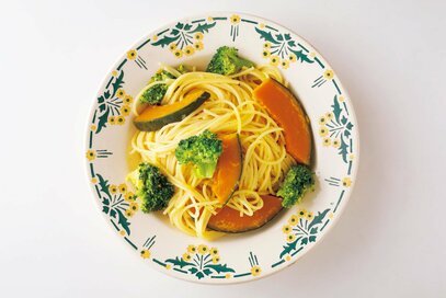 余熱調理であっという間にパスタが完成。暑い夏に助かる光熱費節約レシピ