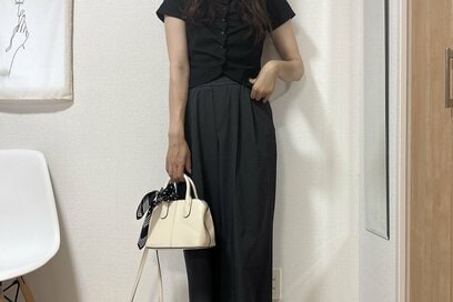 40代、ユニクロで「迷わず2色買い」したパンツで着まわし7コーデ。ラクで涼しく、旅行にも最適