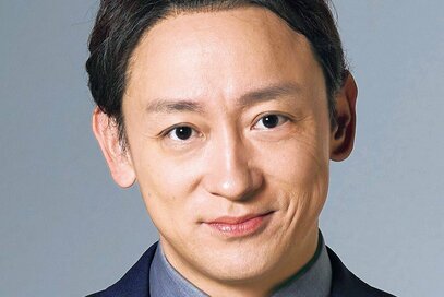 山本耕史さんが語る『アイシー』の現場。「波瑠ちゃんは兄貴肌」共演者の素顔と演技のこだわり