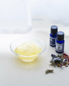 たまりがちな保冷剤をアロマグッズにリメイク！お金も手間も不要