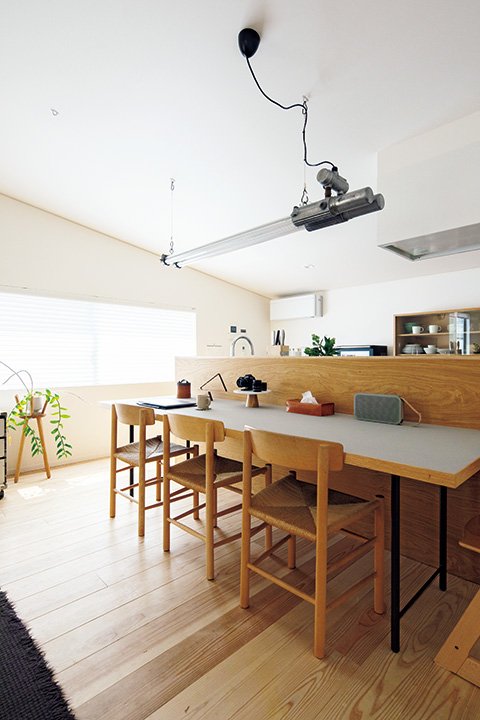 ダイニングテーブルはオリジナル