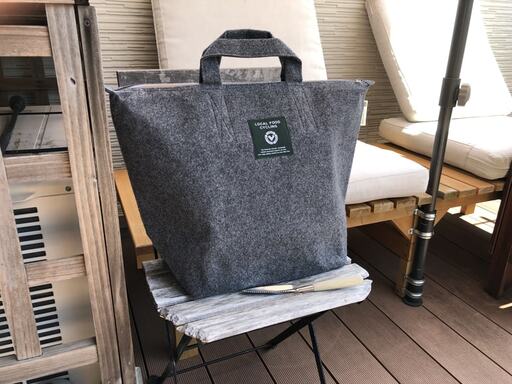 コンポストはベランダなど、屋根のある屋外の風通しのよい台の上に設置