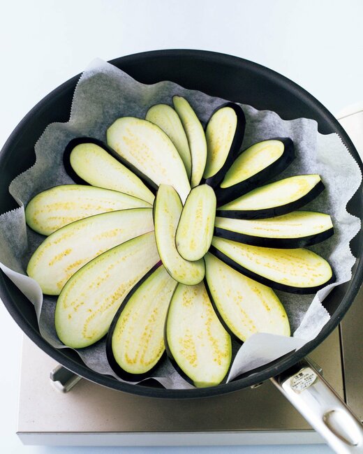 ナスを敷きつめ