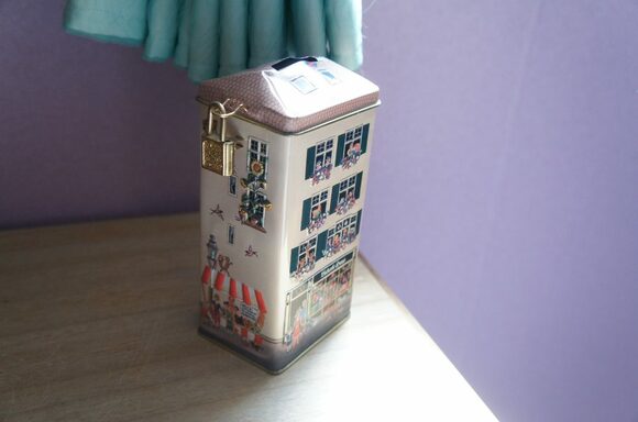 小銭は貯金箱へ