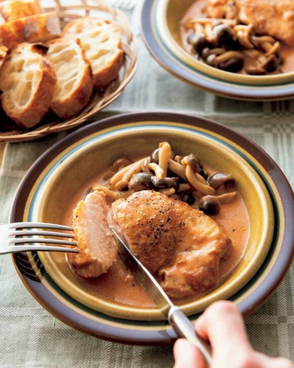 鶏モモ肉とシメジのトマトクリーム煮