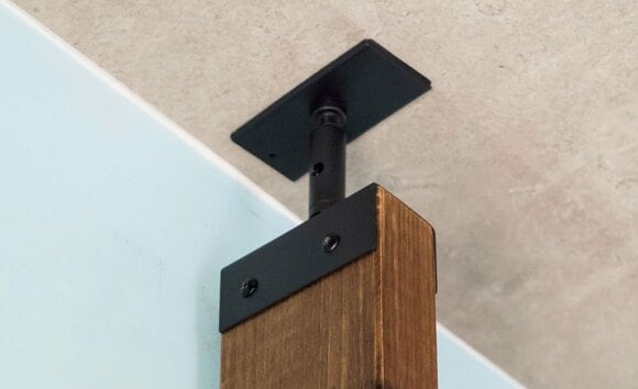 つっぱり棒と補助具天井部分