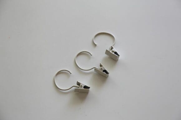 100円ショップのカーテンクリップ