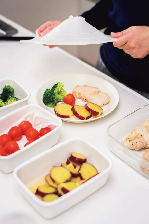 さつまいもなどを盛りつけ