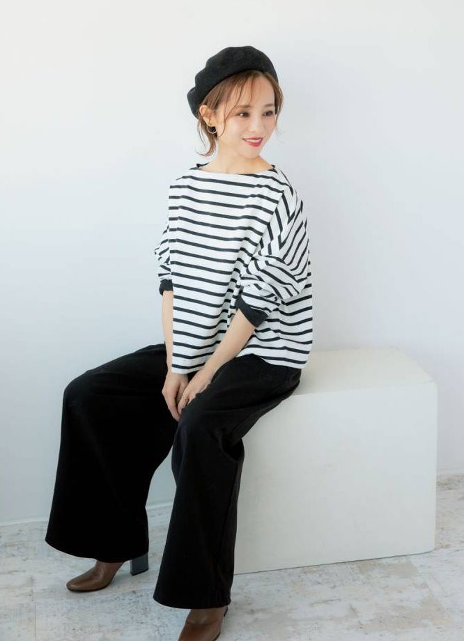 ベレー帽と赤いリップを合わせる