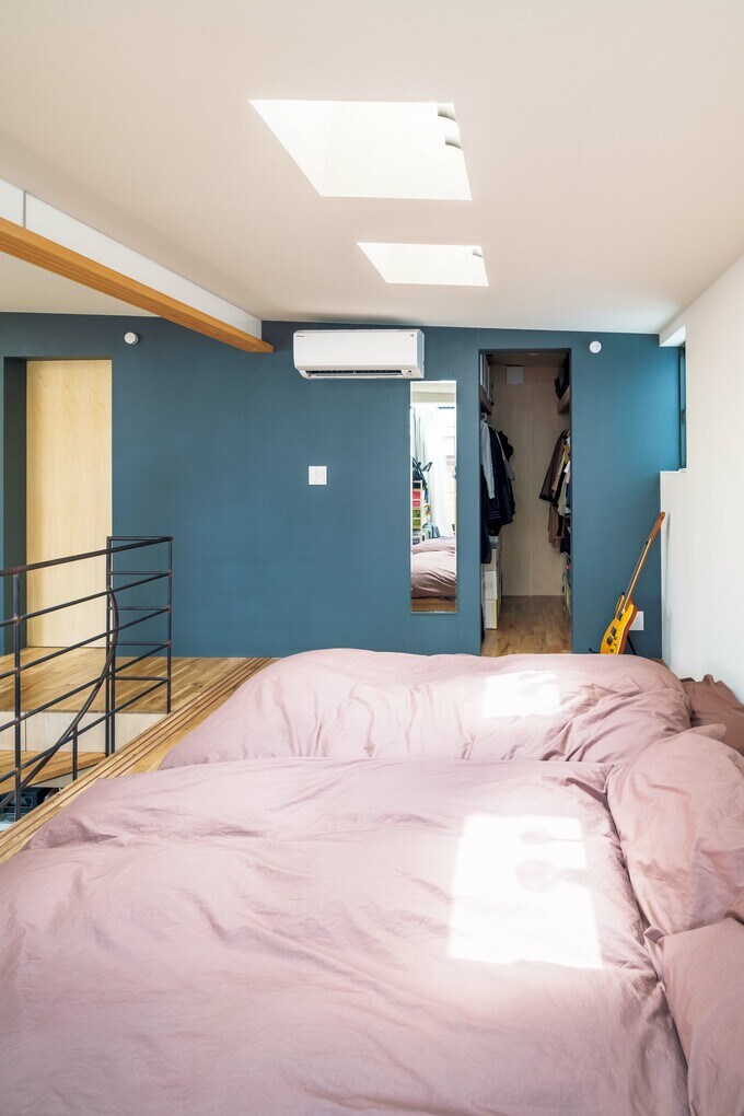 ウォークインクローゼットの壁