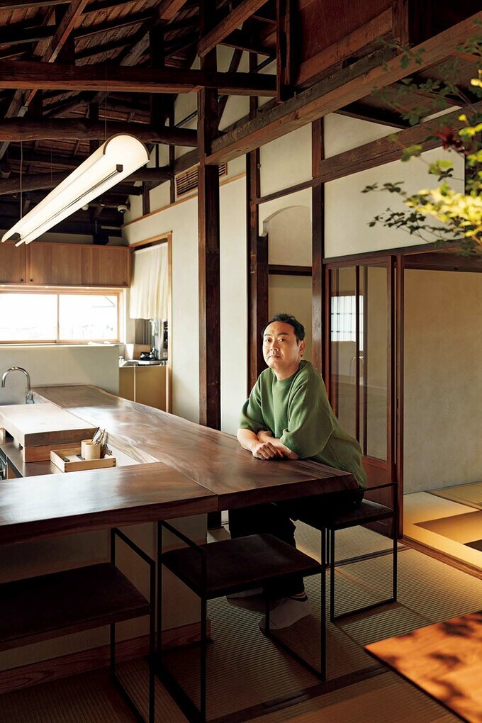 新たに設けたカウンターと厨房スペース