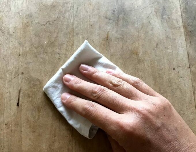 ふきんでふく様子