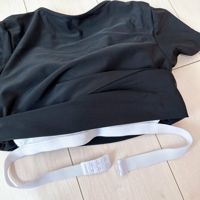 カップつきトップス