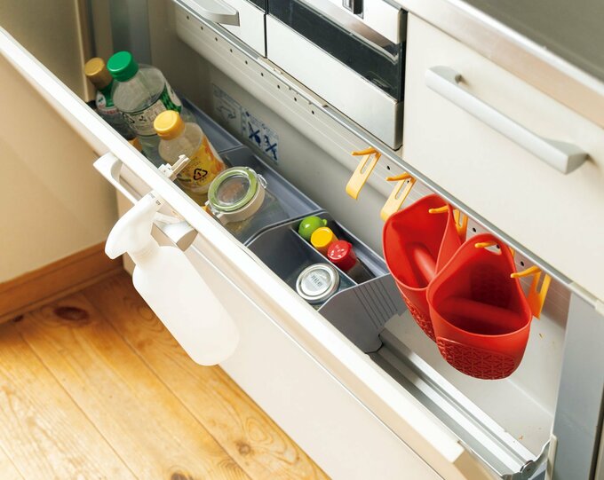 コンロ下の扉収納