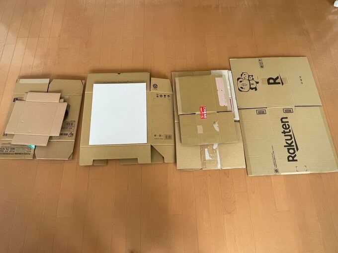 大きさの順に並べた段ボール