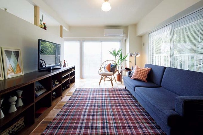 南向きの窓からたっぷりの陽が降り注ぐリビング