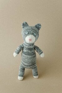 綿を詰めた体と頭をくっつける