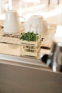 ミニバスケット＋ガラス器で青み野菜をおしゃれに保存