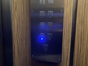 スペインにはエレベーターの「閉」ボタンがない？日本人の何気ない行動に疑問も