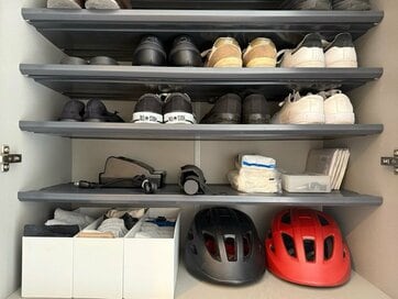 玄関でのストレスを減らす収納術。2階リビングの家にありがち「忘れ物往復」もスッキリ解消