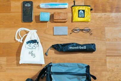 60代こそおしゃれは「軽さ」で選ぶ。服もバッグの中身も軽量化するコツ