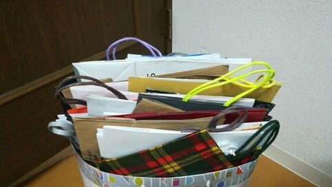 増え続ける紙袋！活用法＆処分するタイミングは？