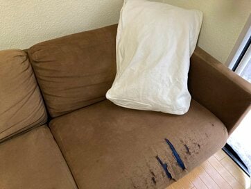 捨てる「ソファカバー」を再利用する意外な方法。布団収納や抱き枕にも