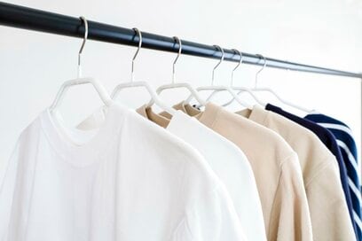 ミニマリストが「GUのTシャツ」を買い続ける理由。「定番」を選ぶと毎日がラクになる