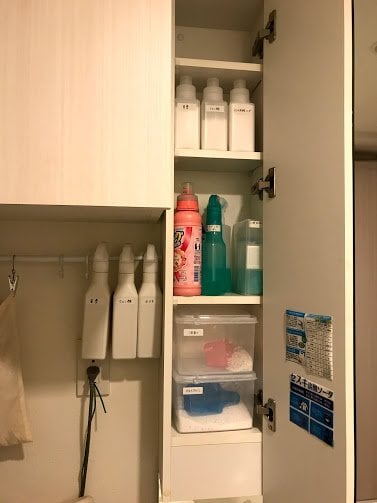 左側/洗剤類を頻度別に収納