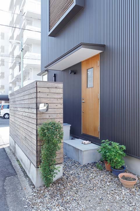 勝手口を外から見たところ