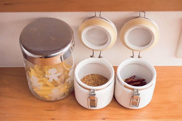 袋入りの食材は容器に移し替える