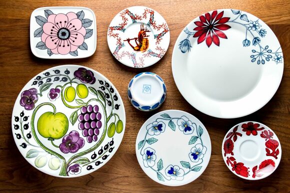 カラフルな絵皿