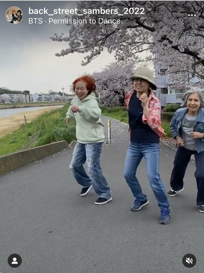 BTSの「Permission to Dance」を桜川で踊る