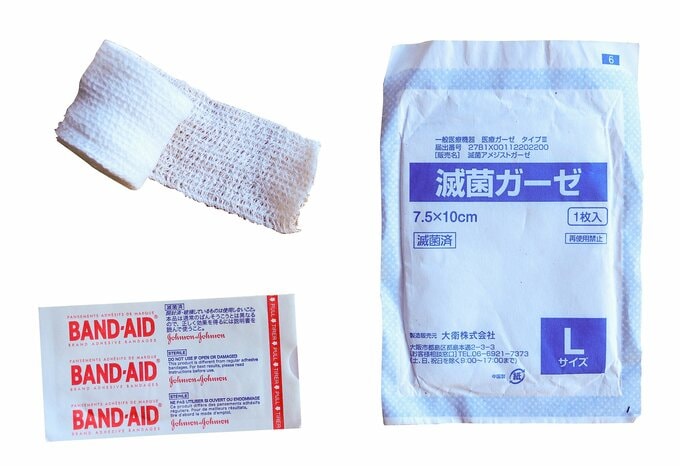 応急処置用品も欠かせない