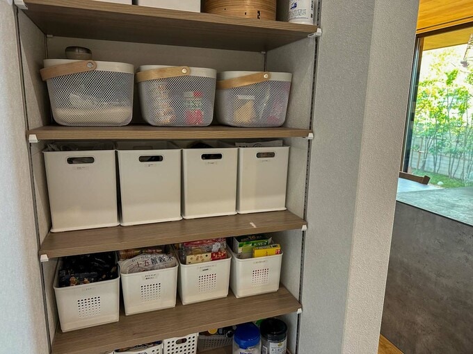 キッチン横のパントリー