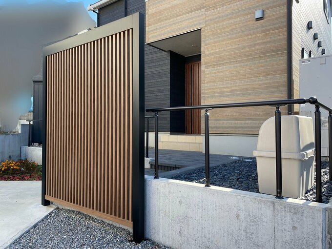外構工事で設置した格子スクリーン