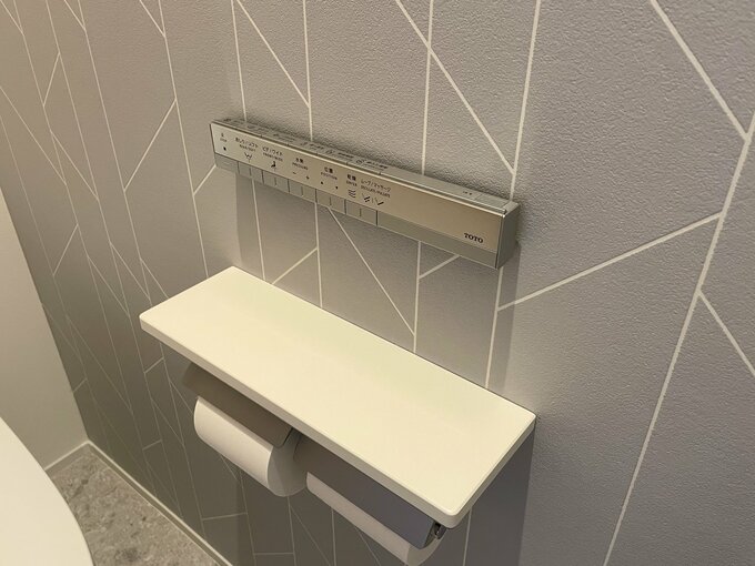 トイレのスタイリッシュな操作パネル