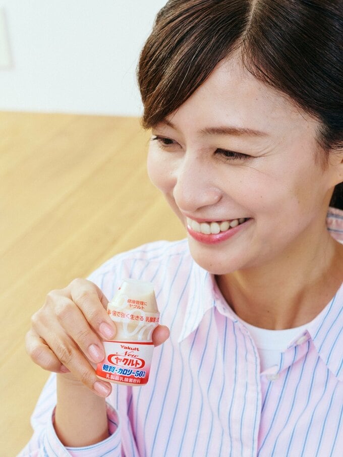 ヤクルトを手にする大前さん