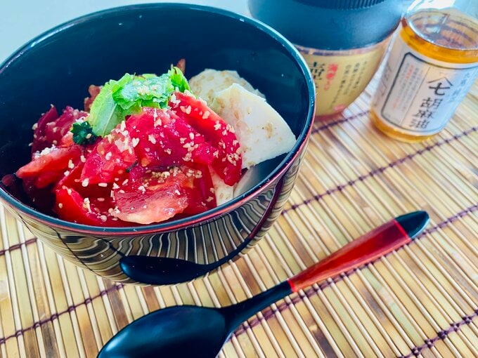 見切り品のマグロで漬け丼